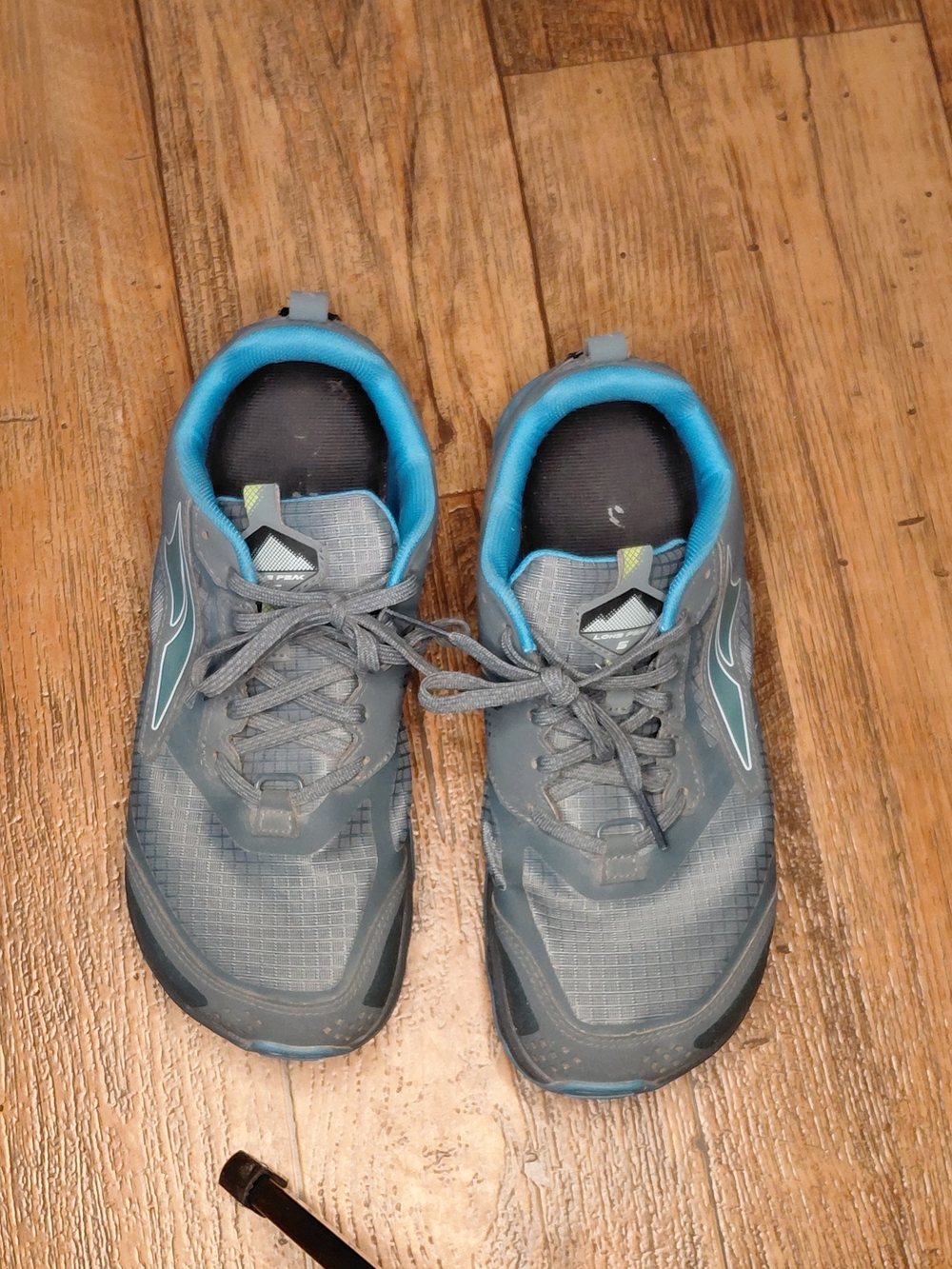 Altra 9.5 Men's Trail Shoes in Gray with Teal Accents Loan Peak 5, Wide Toe Box - Picture 2 of 15